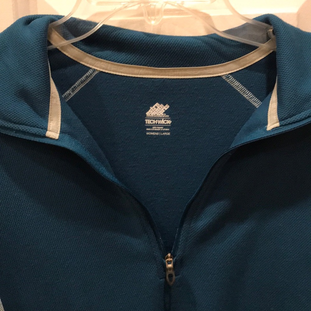 Tech wick pullover - Picture 3 of 3